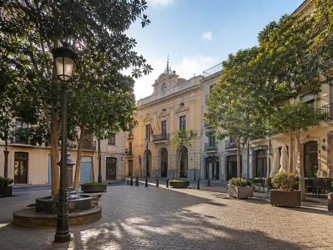Ruta histórica y cultural por la plaça de la vila de gràcia